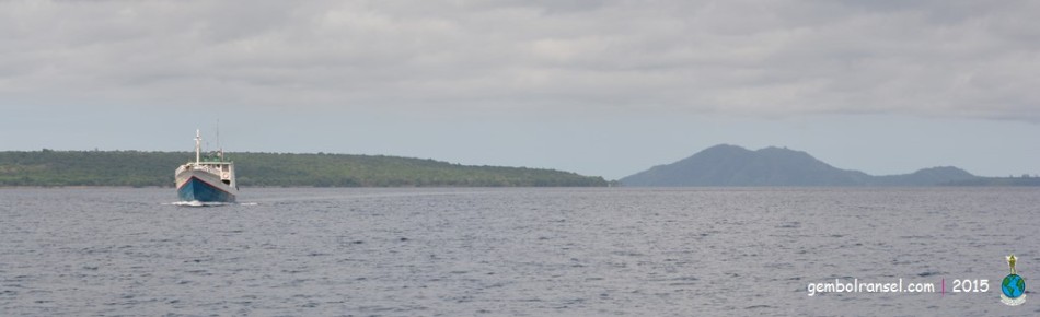 Siluet Pulau Satonda yang disebut mirip payuda**